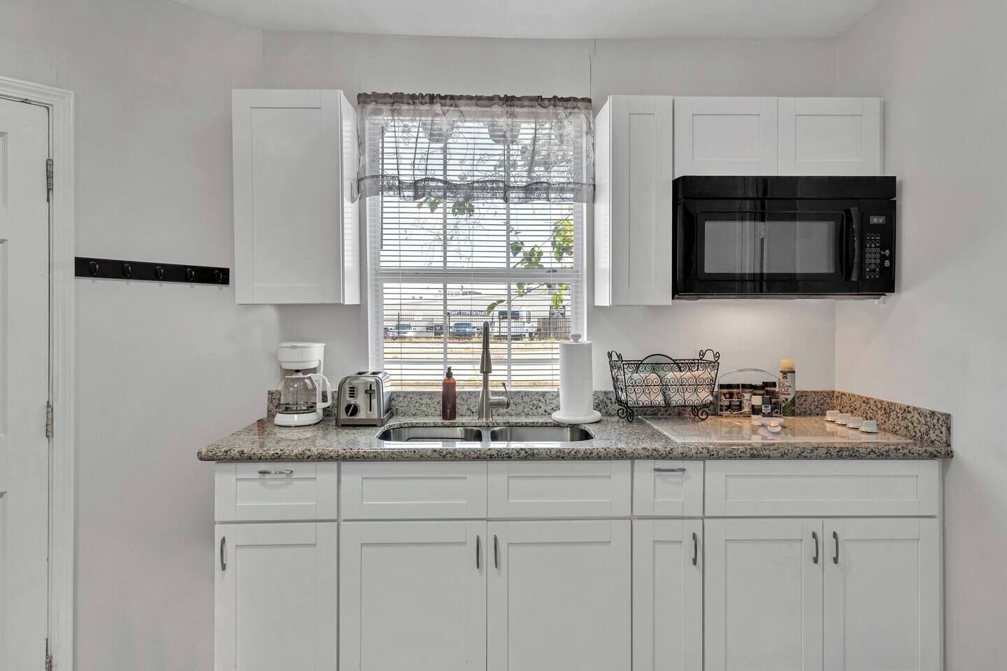 ثلاجة، ميكروويف، فرن، موقد طهي مسطح