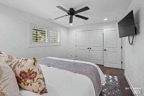 4 habitaciones, escritorio, tabla de planchar con plancha y wifi 