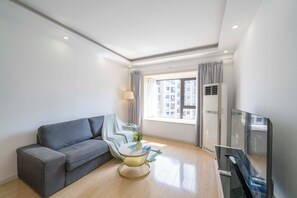 Superior Apartment, 2 Bedrooms, Kitchen, City View | Living room