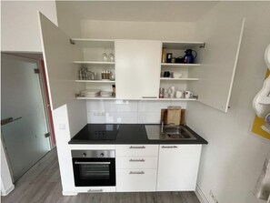 Mikrowelle, Ofen, Herdplatte, Geschirrspüler