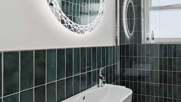 Shower, hair dryer, towels, shampoo
