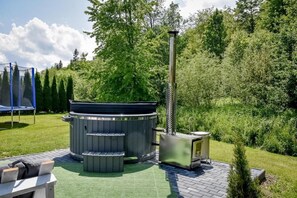 Outdoor spa tub - Domki Perła Białki z Jacuzzi (Bukowina Tatrzanska)