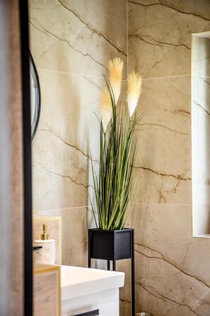 Chalet, 2 Bedrooms | Bathroom