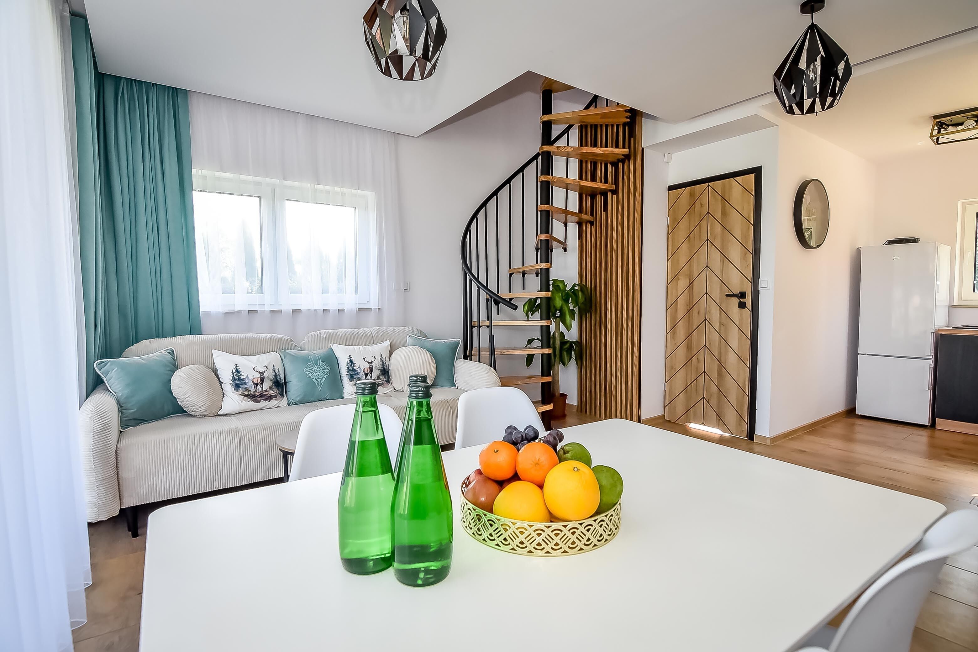 Chalet, 2 habitaciones | Sala de estar | Una televisión de pantalla plana