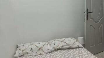 Iron/ironing board, WiFi, bed sheets