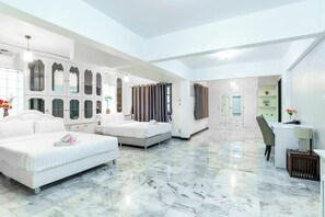 Villa, Terrasse, Poolblick