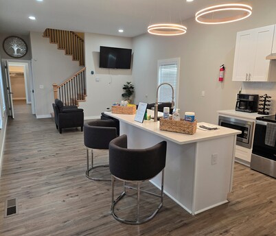 NEW - Atlanta Gem: 4-bedroom 3.5-bathroom Home