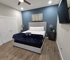 4 habitaciones, tabla de planchar con plancha, wifi y ropa de cama 