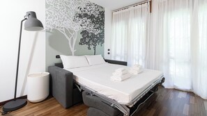Studio (0 Bedroom) | Living area | TV