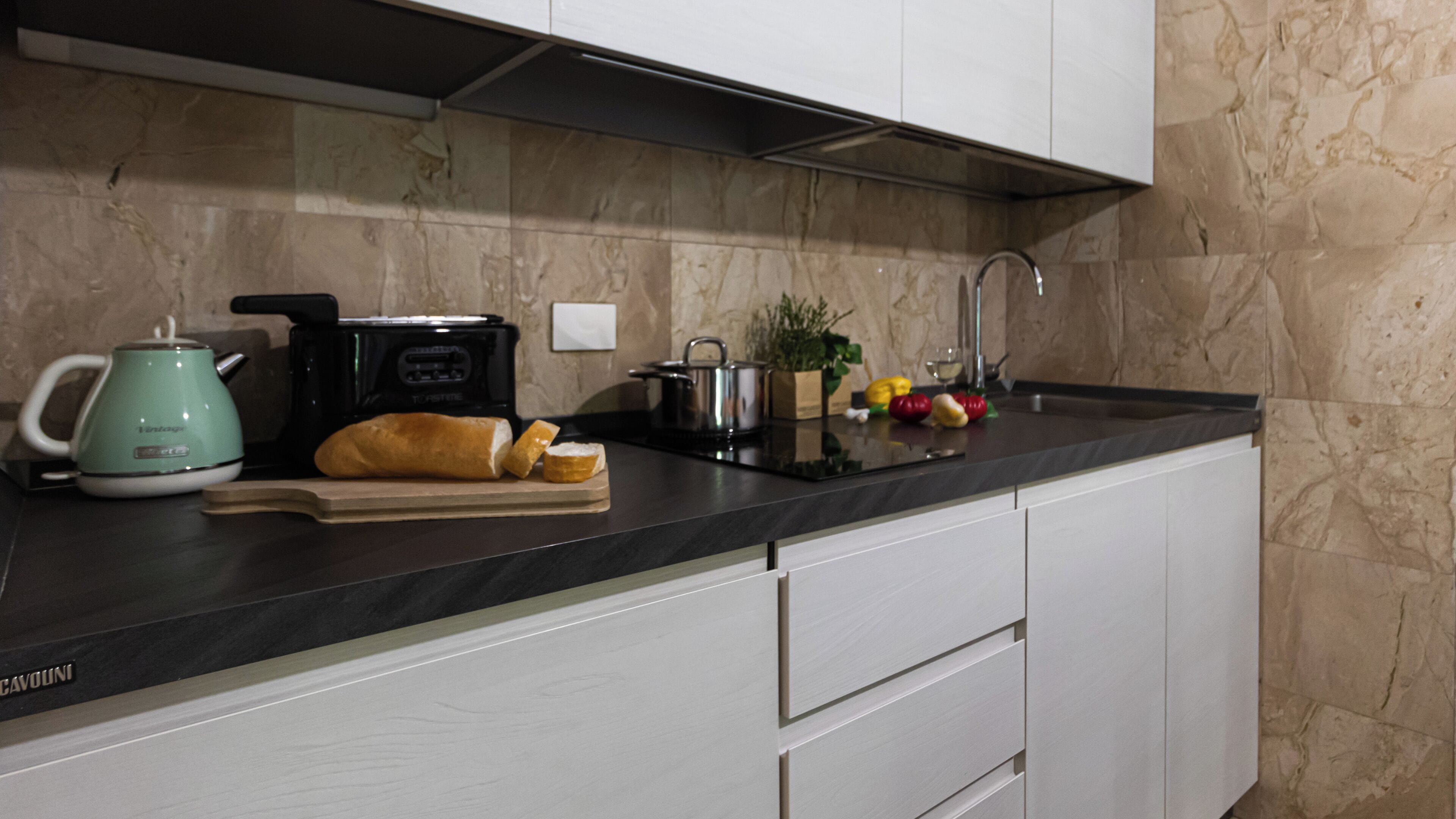 开间 (0 Bedroom) | 私人厨房 | 微波炉、电热水壶、高脚椅