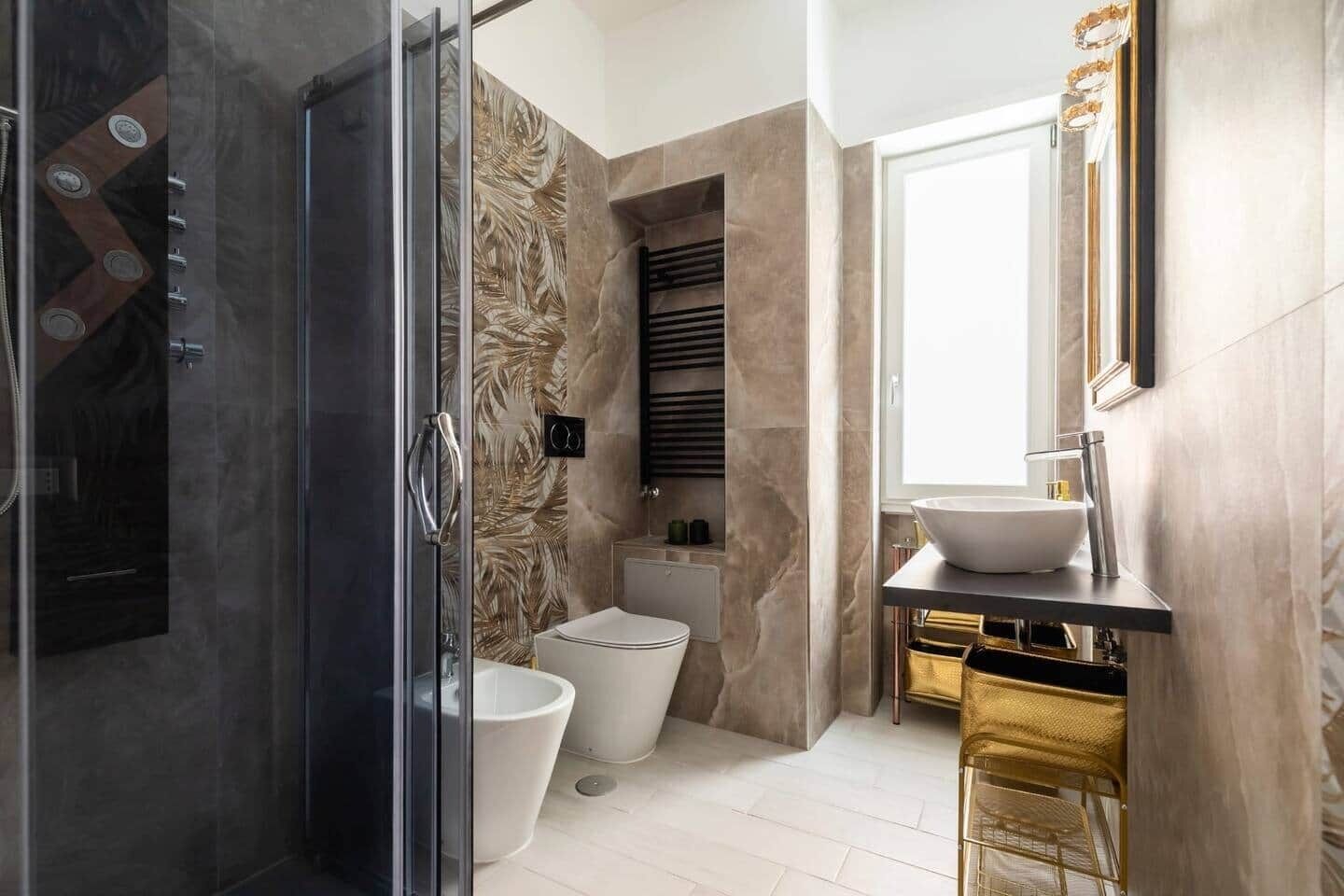 Dusche, Haartrockner, Bidet, Handtücher