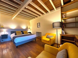 A bedroom with a bed, a desk, a chair, and a bookshelf. - Clos de Fougères (Montoillot)