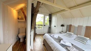 Deluxe huisje, uitzicht op meer | Verduisterende gordijnen, een strijkplank/strijkijzer, gratis wifi