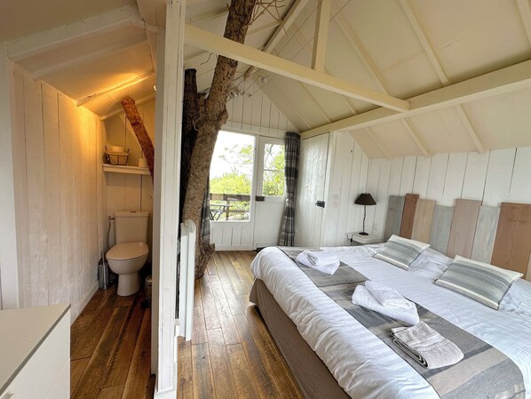 Deluxe huisje, uitzicht op meer | Verduisterende gordijnen, een strijkplank/strijkijzer, gratis wifi