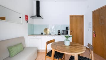 Appartamento (GuestReady - Invicta Porto GuestHouse) | Area soggiorno | TV a schermo piatto 32 pollici con canali digitali