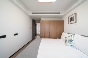 Apartment, 3 Bedrooms, Kitchen, City View | Free WiFi