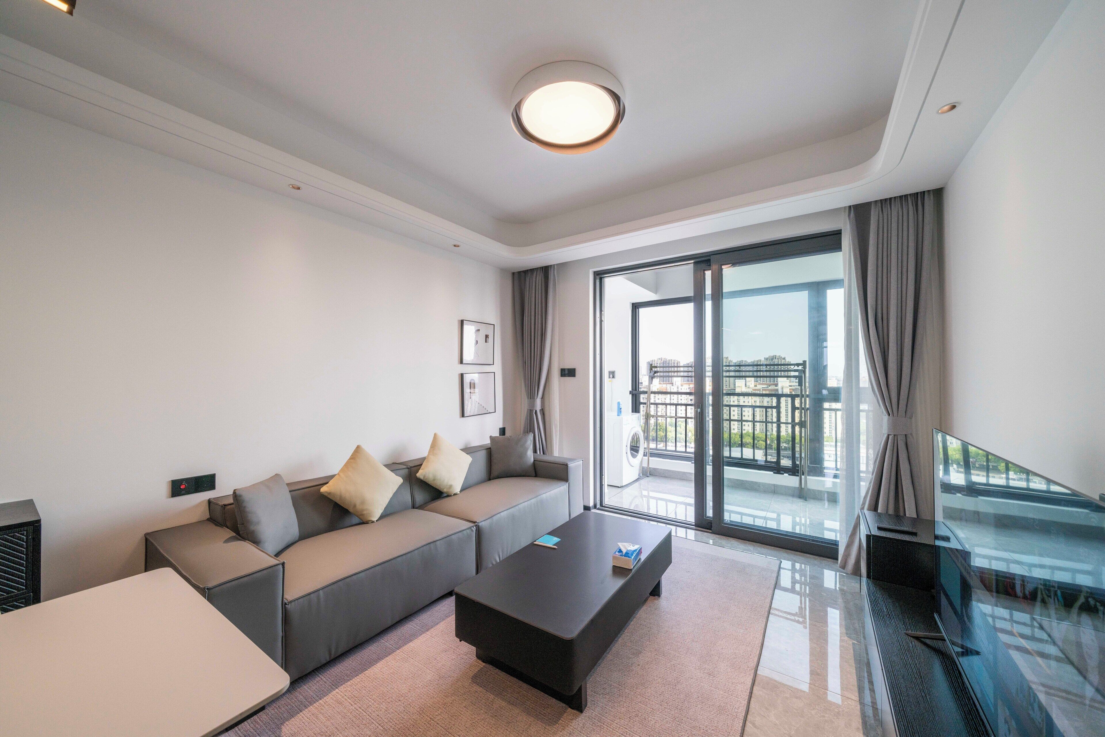 Apartment, 3 Bedrooms, Kitchen, City View | Living room | 55-inch Smart TV with cable channels