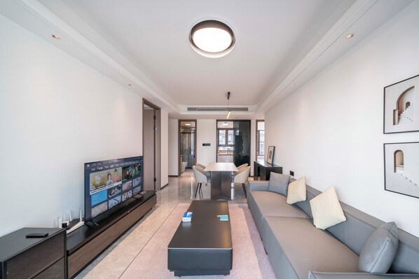 Apartment, 3 Bedrooms, Kitchen, City View | Living room
