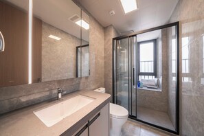 Apartment, 3 Bedrooms, Kitchen, City View | Bathroom | Slippers