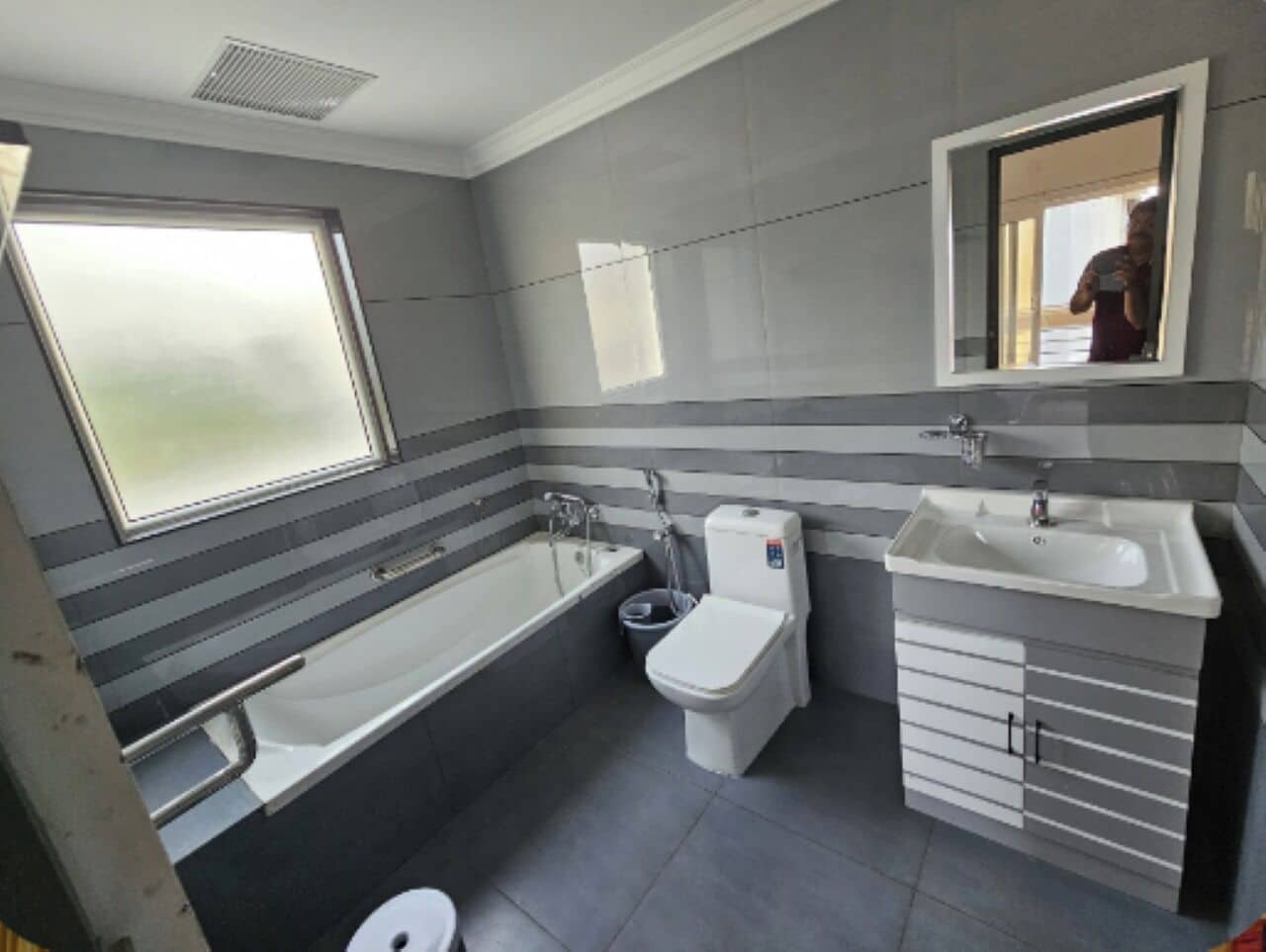 Deluxe dubbelrum | Badrum | Gratis toalettartiklar, handdukar, tvål och schampo