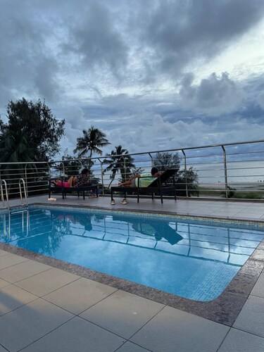 The Sea by Club Travalet