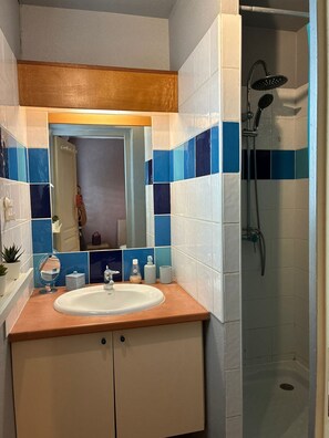 Hair dryer, towels, toilet paper