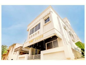 Exterior - Hotel Ruby House Near Sea Beach Puri (Puri)