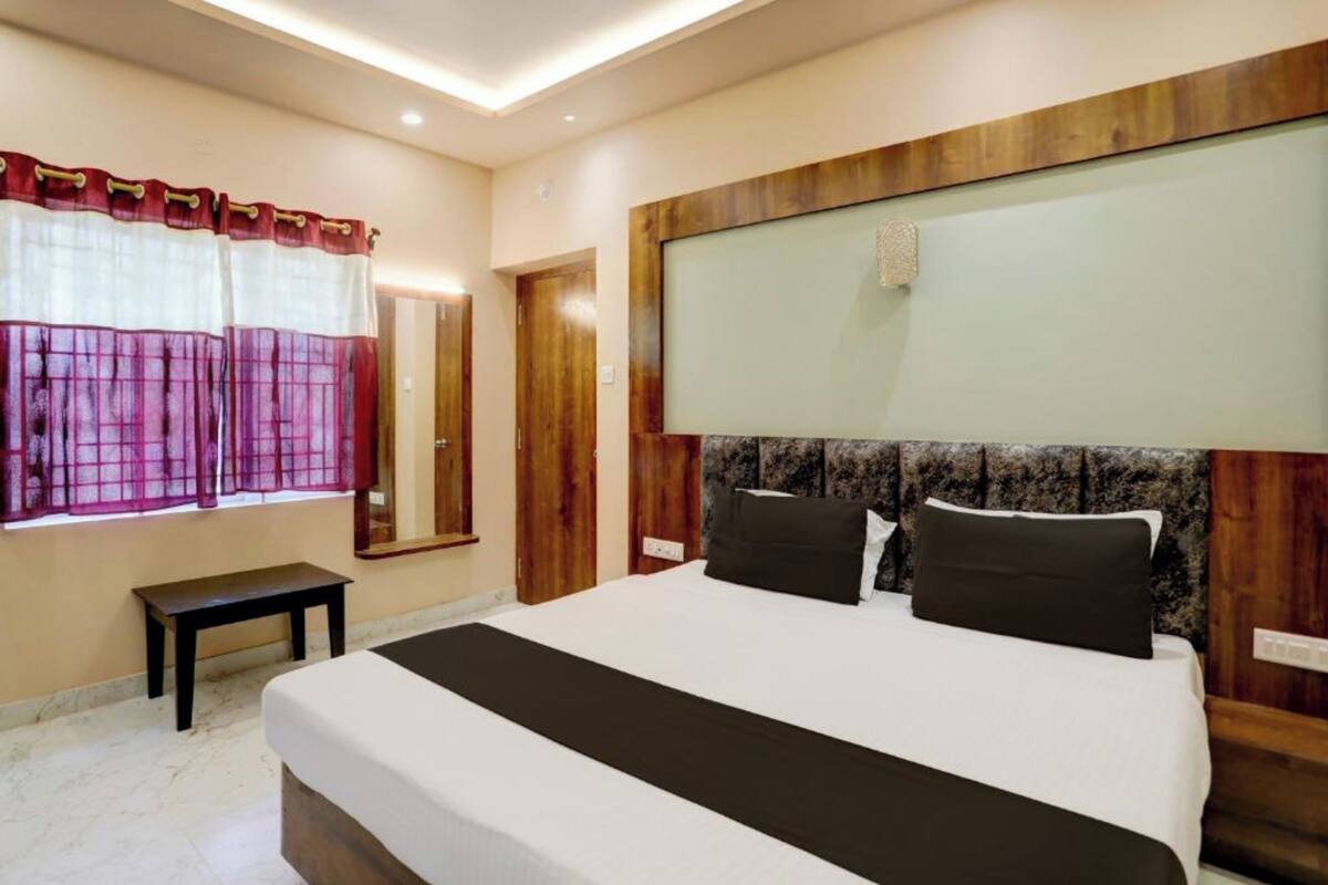 Hypo-allergenic bedding, desk, soundproofing, free WiFi
