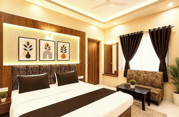 Hypo-allergenic bedding, desk, soundproofing, free WiFi - Hotel Ruby House Near Sea Beach Puri (Puri)