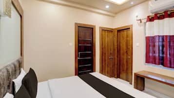 Habitació doble Deluxe, aire condicionat | Roba de llit hipoal·lergògena, escriptori i habitacions insonoritzades