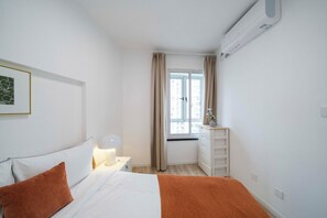 Superior Apartment, 4 Bedrooms, Kitchen, City View | Iron/ironing board, free WiFi