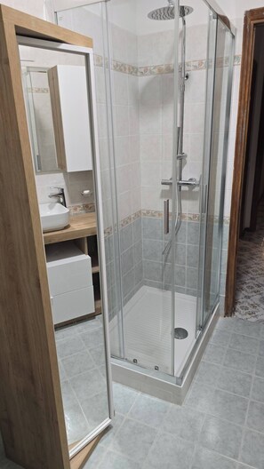 Appartement, 2 chambres, fumeurs, vue océan | Salle de bain