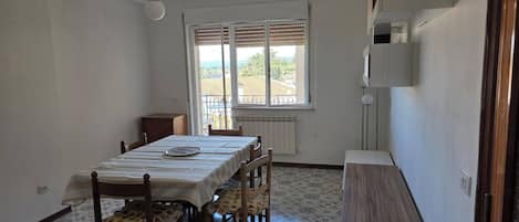 Apartamento, 2 quartos, para fumantes, vista para o oceano | Sala de jantar