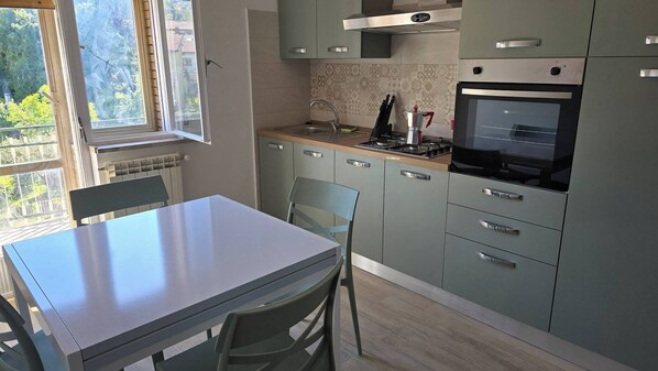 Apartment, 2 Bedrooms, Smoking, Ocean View | Bahagian dalam