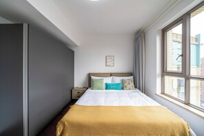 Apartamento superior, 2 habitaciones, cocina, vistas a la ciudad | Wifi gratis