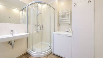 Apartamento (2) | Banheiro | Chuveiro, toalhas de banho