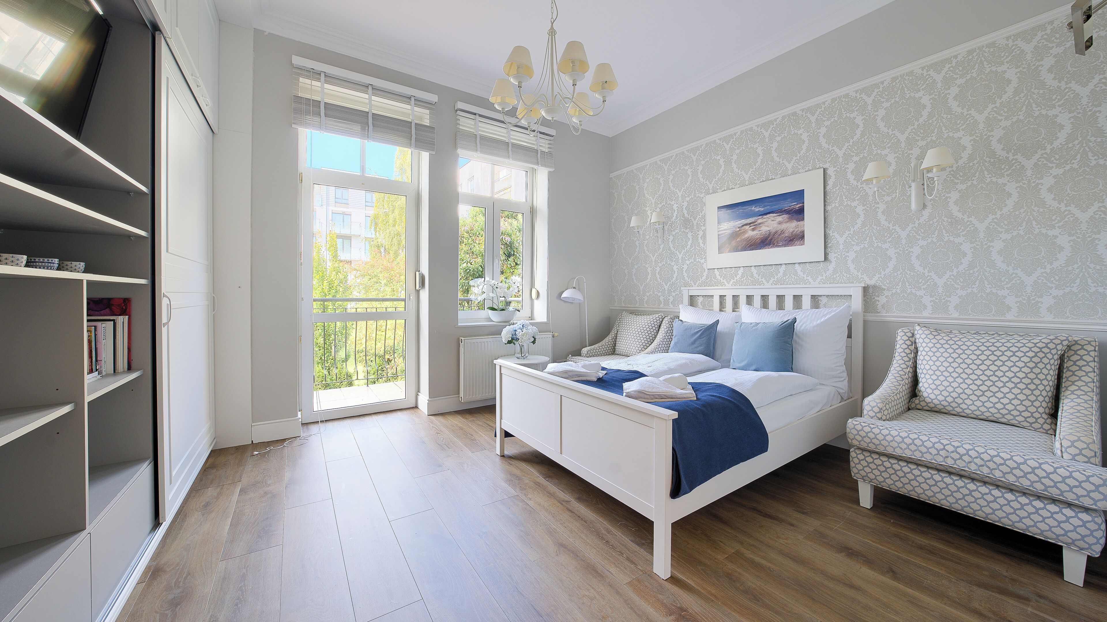 Apartment (2) | Iron/ironing board