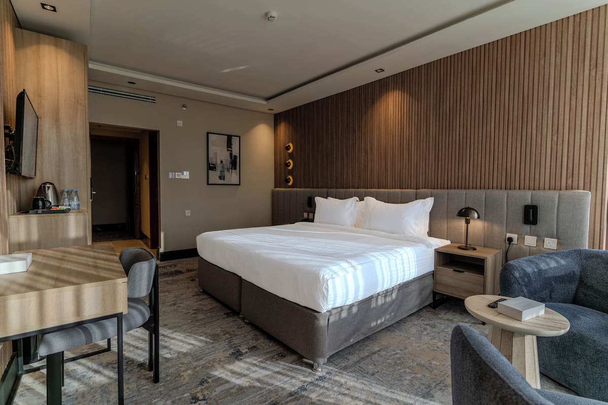 Deluxe Double Room | In-room safe, desk, blackout drapes, iron/ironing board