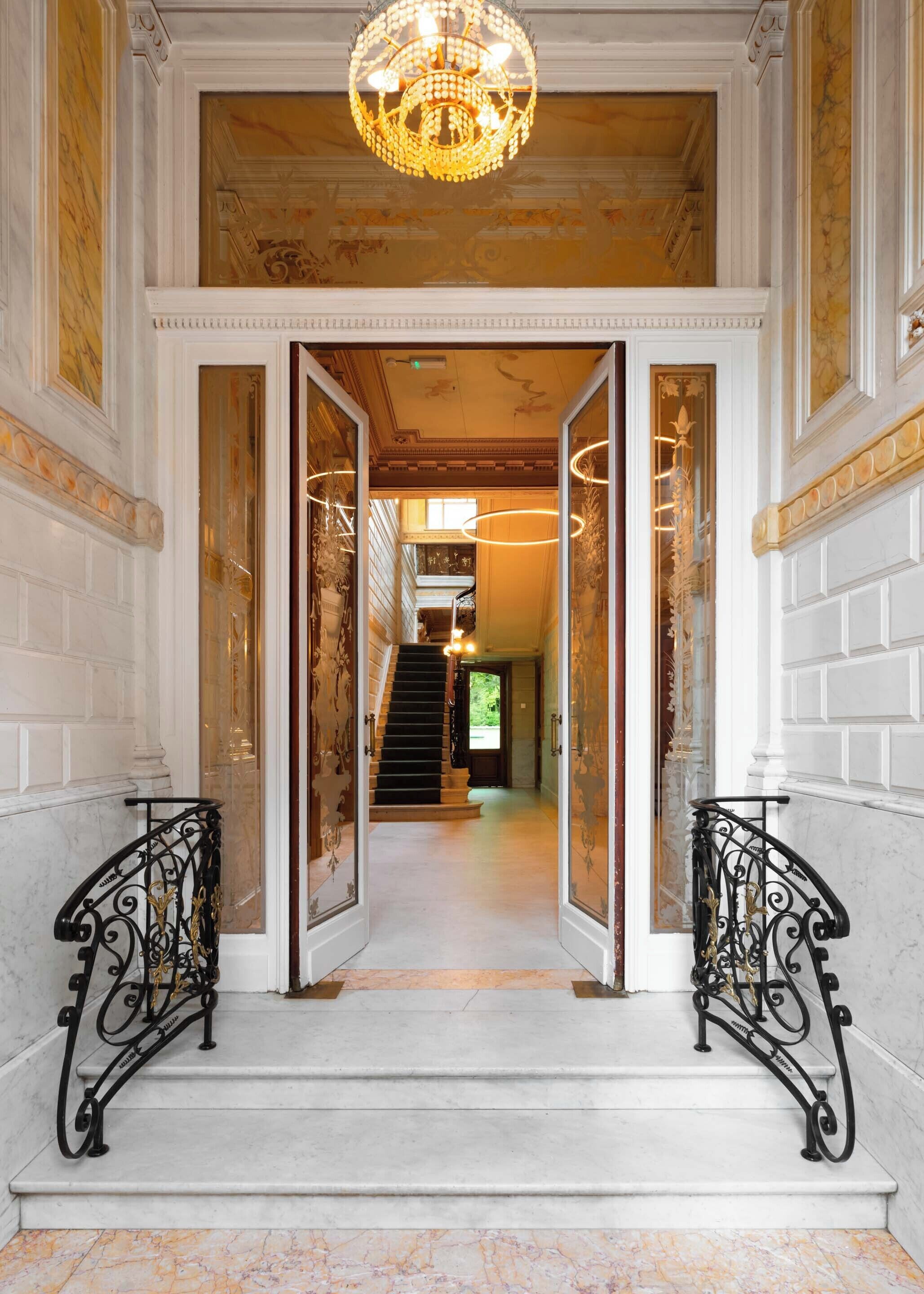 Vista frontal de la propiedad