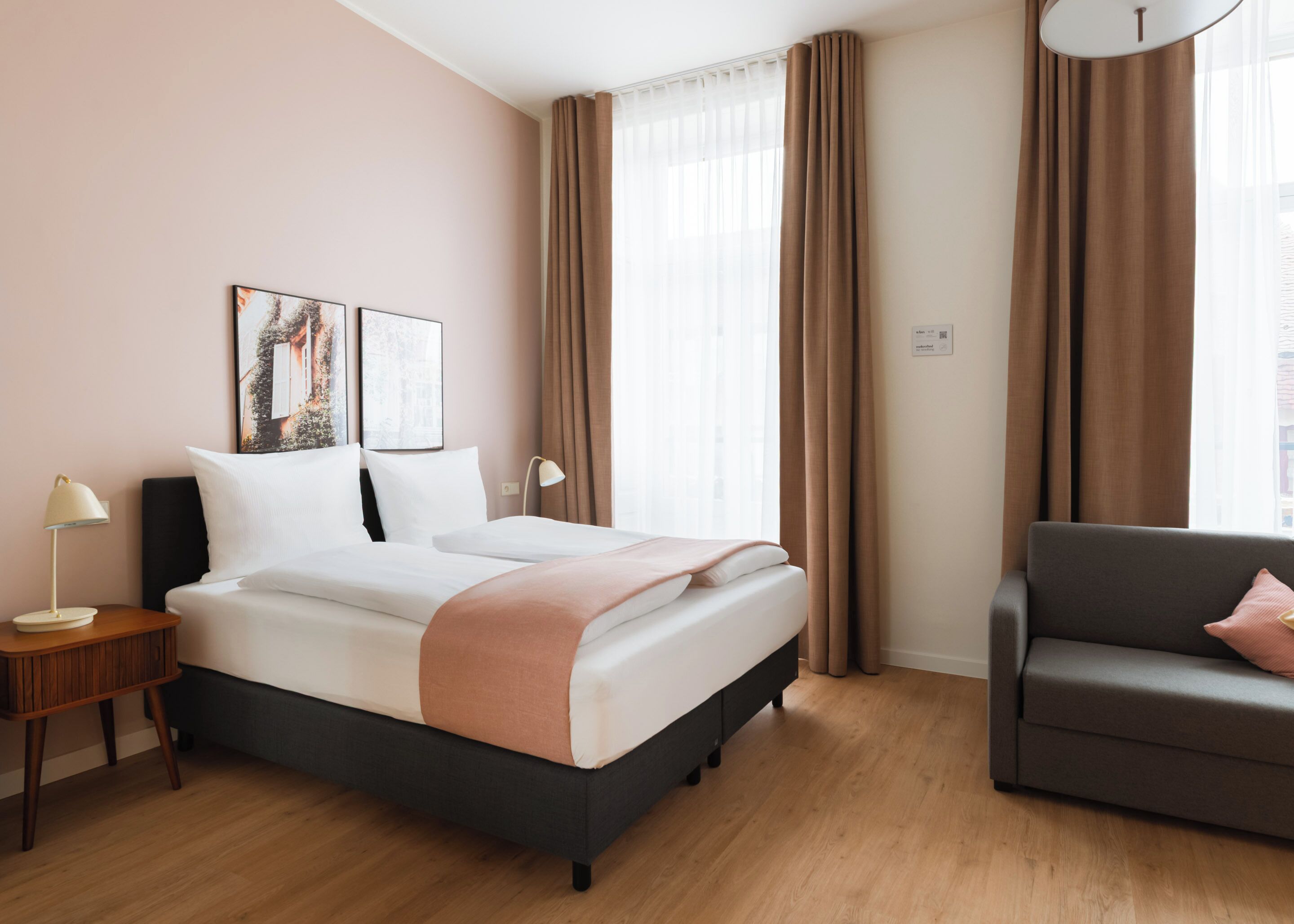 Comfort Suite with sofa bed | Individuell dekoriert, individuell eingerichtet, Schreibtisch