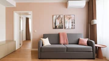 One-Bedroom Suite with sofa bed | Living area