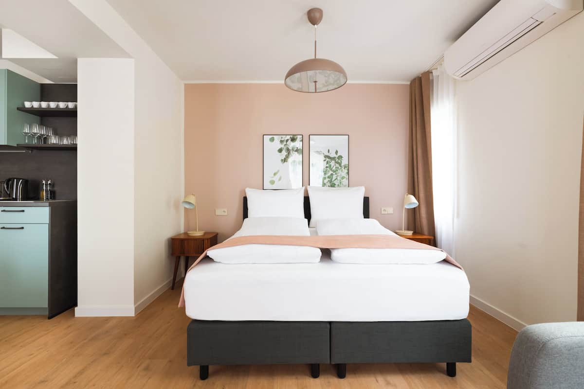 Comfort Suite with sofa bed | Individuell dekoriert, individuell eingerichtet, Schreibtisch