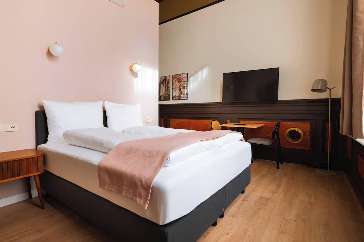 Comfort-Suite | Individuell dekoriert, individuell eingerichtet, Schreibtisch