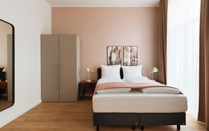 Comfort Suite with sofa bed | Decoración individual, mobiliario individual, escritorio