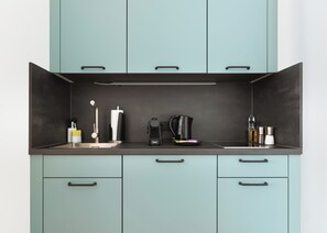 Twin Suite | Private kitchen | Fridge, stovetop, espresso maker, electric kettle - Limehome Kortrijk Gentsestraat (Kortrijk)