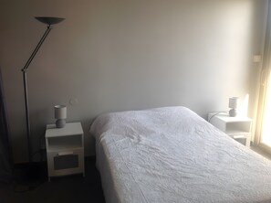 2 bedrooms, iron/ironing board, WiFi