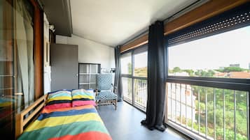 2 bedrooms, iron/ironing board, WiFi