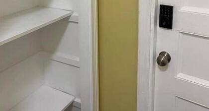 Charming 1-bedroom apartment in lovely Buffalo with AC