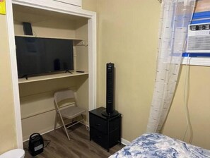 1 habitación, tabla de planchar con plancha, wifi gratis y ropa de cama 