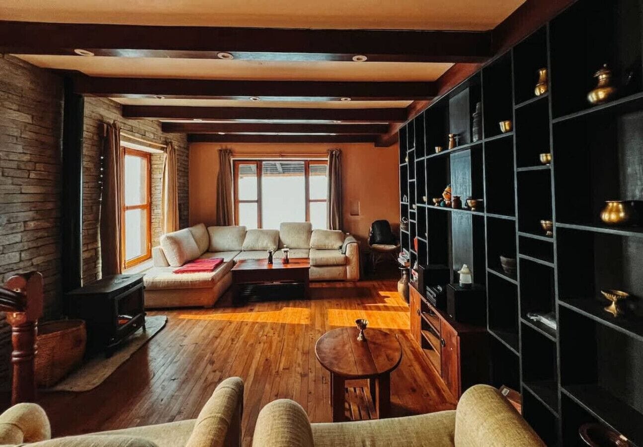 暖炉、書庫、ステレオ